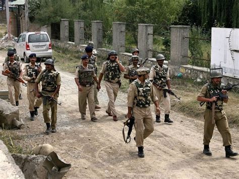 Jk Police Arrests A Hardcore Associate Of Pakistan Based Hizbul