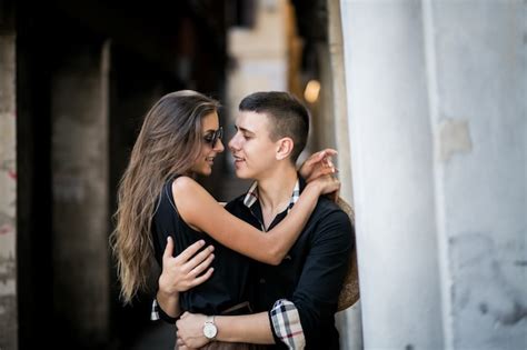 Casal Em Uma Lua De Mel Em Veneza Foto Grátis