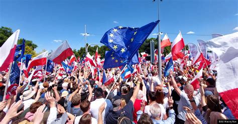 Massiv Protest Mot Polska Regeringen