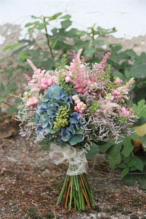 Ramo De Novia Silvestre En Azul De Hortensia Astilbes Y Limonium