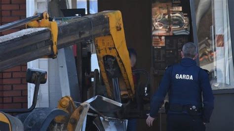 Digger In Mcdonalds Drive Thru Robbery Bbc News