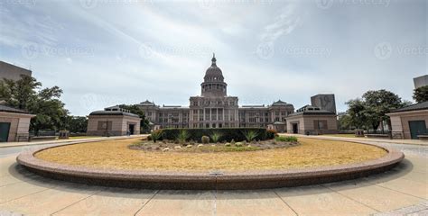 The Texas State Capitol Building 16193357 Stock Photo at Vecteezy