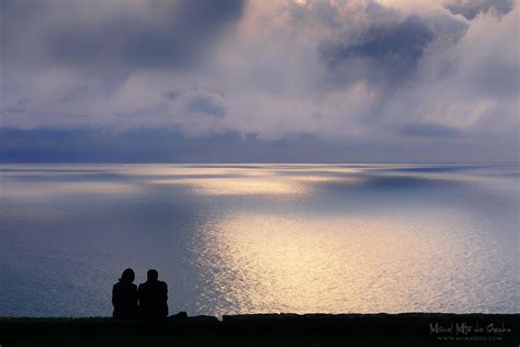 Meditaciones Couple Watching The Sea At The Sunset Mikel Martinez