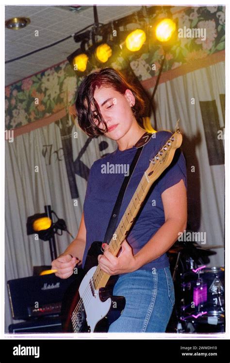 Elastica Young Early Gig 1994 Justine Frischmann Of Elastica