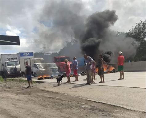 Protesto Interdita Br No Curado Local Diario De Pernambuco