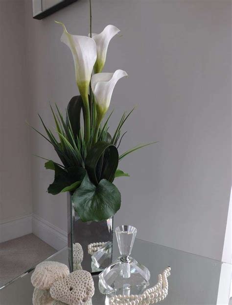 Calla Lily In Tall Mirror Cube Rtfact Artificial Silk Flowers