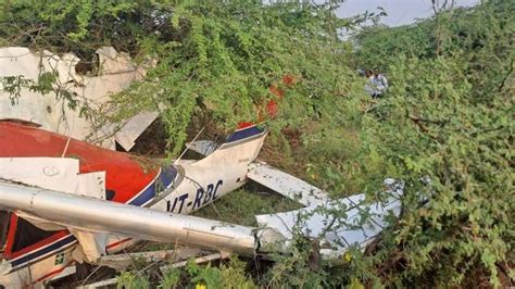 Baramati Plane Crash धक्कादायक बारामतीत कोसळले शिकाऊ विमान पायलट जखमी दुसरी मोठी घटना