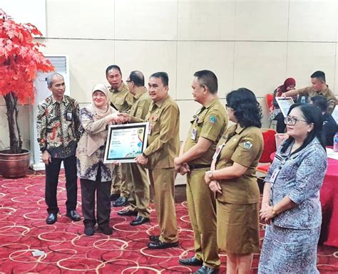 Diterima Sekda Micler Lakat Pemkot Manado Raih Piagam Penghargaan Bkn