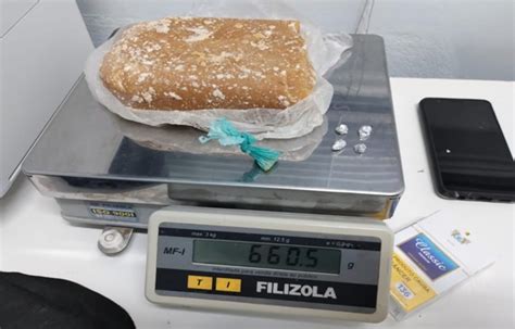 Pol Cia Pm Apreende Pedra De Crack Gigante E Casal Preso Em Ca Ador