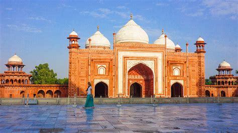 Top 10 Tourist Attractions in India You Must See | Travel Guide