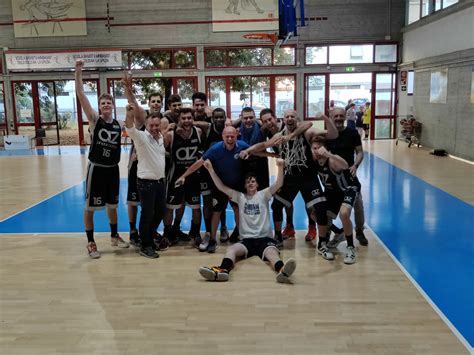 Basket C Gold La Stagione Da Record Dell Az Robur Saronno Il Saronno