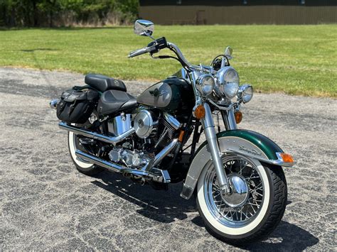 Harley Davidson Heritage Softail Nostalgia Garage