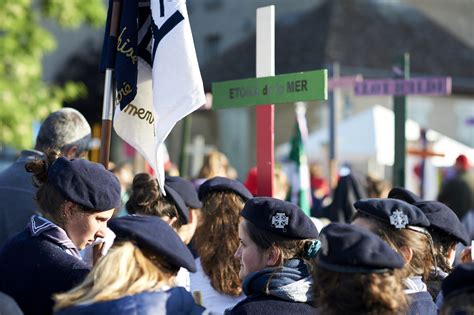 Chartres Wallfahrt Bischof Fellay Pilgert Mit Deutschen