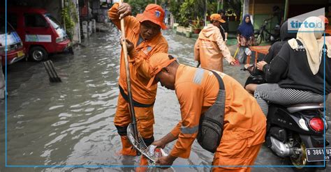 Bpbd Dki Rt Dan Satu Ruas Jalan Banjir Akibat Hujan Lebat