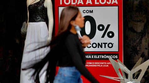 Centro de Fortaleza tem movimentação baixa em dia de Black Friday