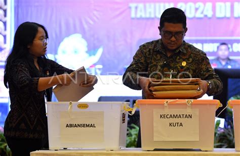 Rekapitulasi Penghitungan Suara Pemilu Kabupaten Badung Antara Foto