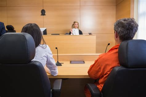 Diferencias Entre Un Licenciado En Derecho Y Una Carrera De Abogado