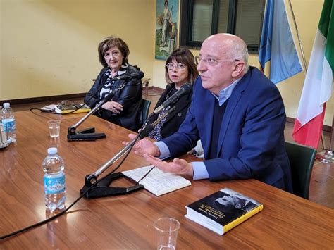 Battipaglia Il Maggio Dei Libri Successo Per L Incontro Con La