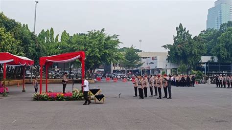 Kapolda Pimpin Upacara Sertijab Dirkrimum Dirintelkam Polda Metro Jaya