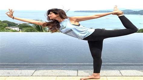 Shilpa Shetty Inspires You To Earn Peace Through Yoga Successyeti