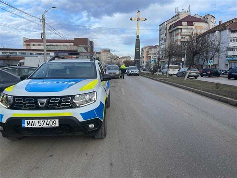 Lumea Pe Dos La Poli Ie Adunate I Napoi La Lume Date Monitorul De