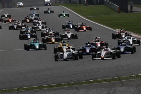 15周の決勝レースがスタートした 2017年F4 JAPANESE CHAMPIONSHIP第9戦 富士スピードウェイ Photo