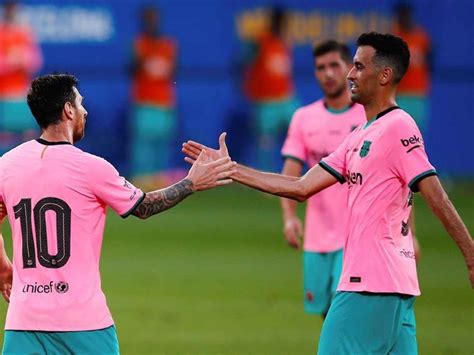 El Estreno De La Camiseta Rosa Del Barcelona Polémica En Redes Y El Regreso Del Messi Goleador