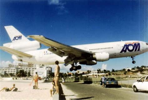 Worlds Scariest Airport Landing 25 Photos Klykercom