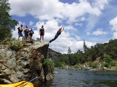 5 Reasons To Become A Class Iii Whitewater Raft Guide River Runners American River Rafting