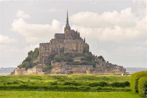 Hermosa Catedral De Mont Saint Michel En La Isla Normand A Norte De