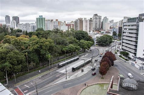 Domingo Tem Temperatura Elevada Chuva Em Curitiba