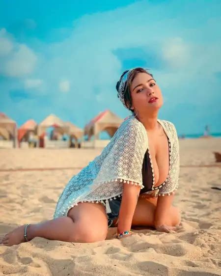 Aashika Bhatia Latest Hot Pics And Photo