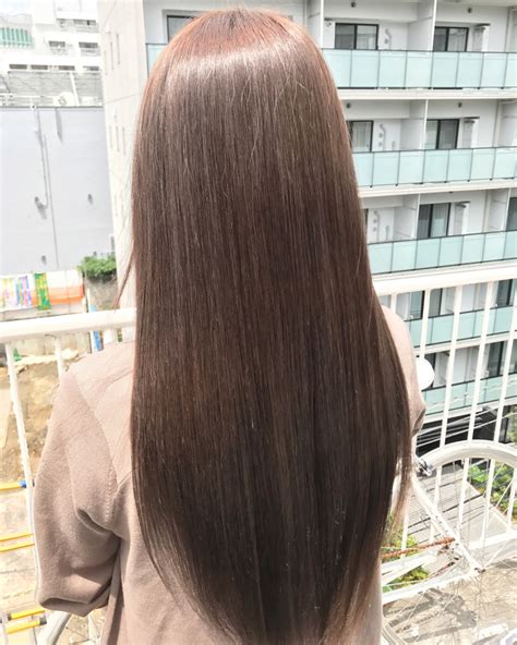 ロングストレートの髪型でお洒落を楽しみませんか大人女性のヘアスタイルをご紹介 folk