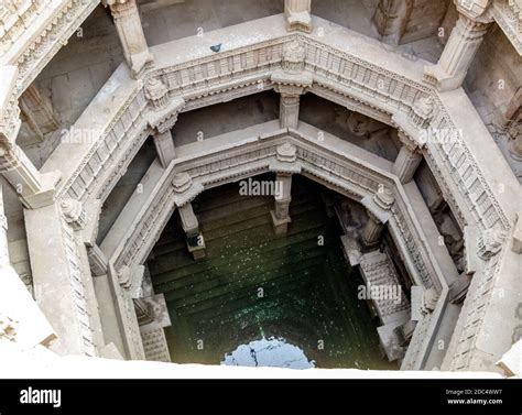 Step well gujarat hi-res stock photography and images - Alamy