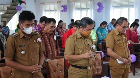 Wakil Bupati Minsel Sulawesi Utara Petra Yani Rembang Hadiri Hut Jemaat