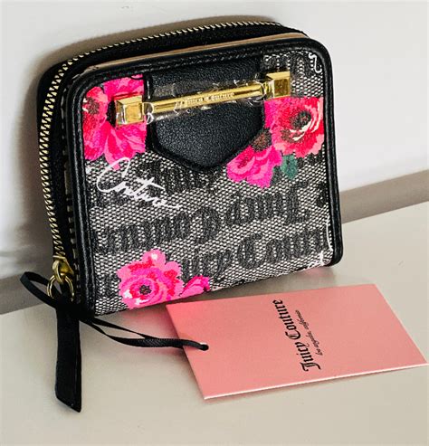 JUICY COUTURE PETAL STAT BLACK WORD ON THE STREET SMALL ZIP AROUND