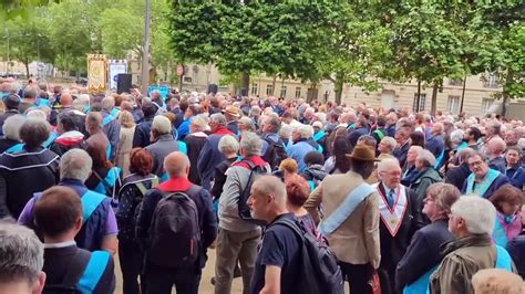 Paris Les francs maçons protestent contre la montée de lextrême