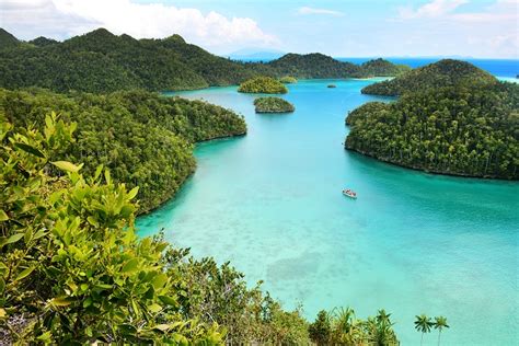 Islands of Indonesia: Exotic Island Getaway Vacations – View Traveling