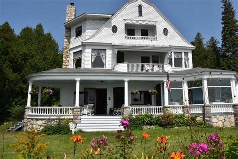 1888 Shingle Victorian - Mackinac Island, MI - Old House Dreams