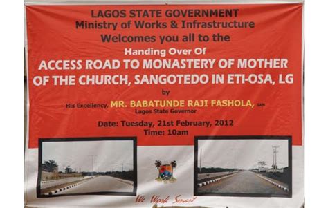 Fashola Hands Over Renamed Olubunmi Okogie Road In Sangotedo Ajah