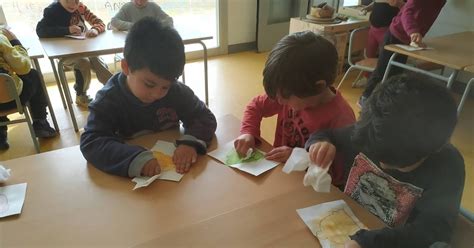 Comunitat De Petits De L Escola Enxaneta Ei P Fem Una Composici