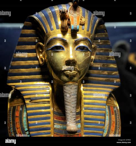 The Golden Mask of King Tut Stock Photo - Alamy