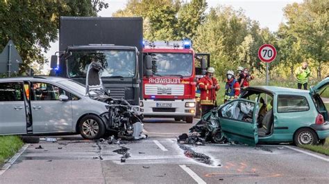 Unfälle Auto fängt nach Unfall Feuer Fahrer stirbt im Krankenhaus