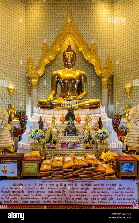 Goldene Buddha Statue Phra Phuttha Maha Suwan Patimakon Aus Massivem