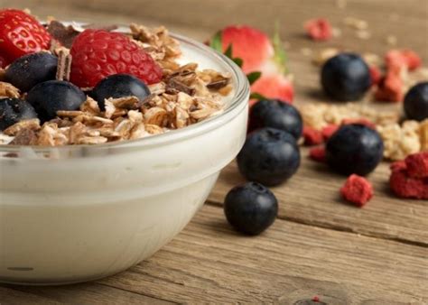 O que comer com iogurte natural? Veja o que combina - Marmitex de Sucesso