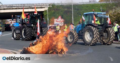 Fotogaler A Los Cortes De Carreteras Provocados Por Las Protestas De