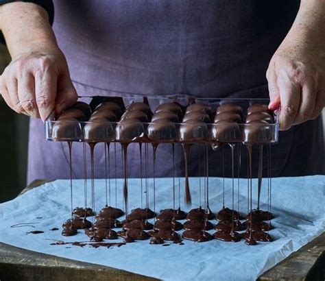 Fyldte Chokolader Med Bl D Karamel Opskrift Chokolade Karamel