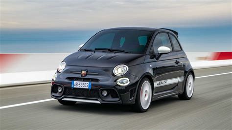 Abarth 695 Esseesse Collector’s Edition | Motor1.com Photos