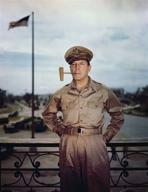 General Douglas MacArthur in Manila, Philippines in 1945. | 世界大戦, 厚木, 歴史