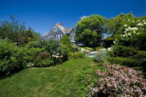 Grey Gardens Estate Sale Brings Hundreds To The East Hampton Home